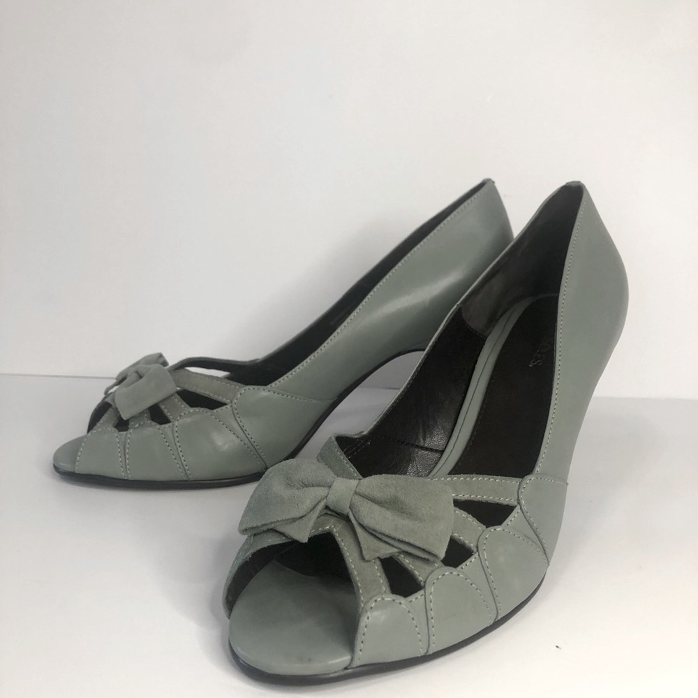 AEROSOLES ribbon sea moss pumps size 9.5